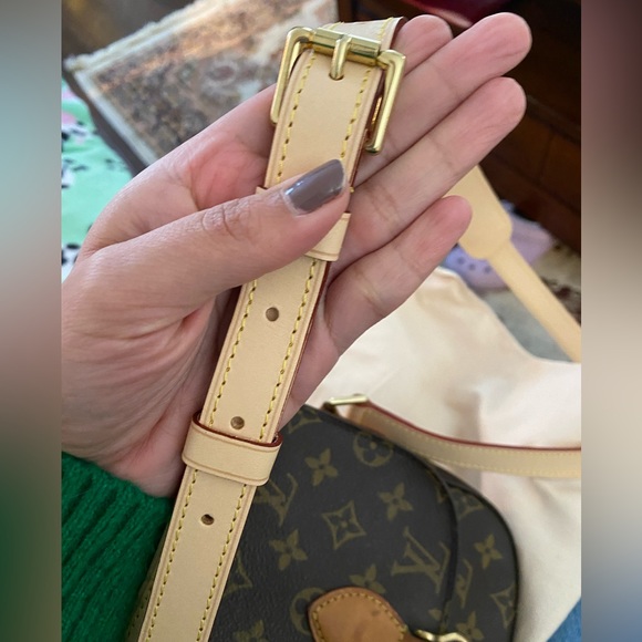 COPY - LV SAINT CLOUD PM in very good condition with brand new strap replaced b… - Picture 4 of 17